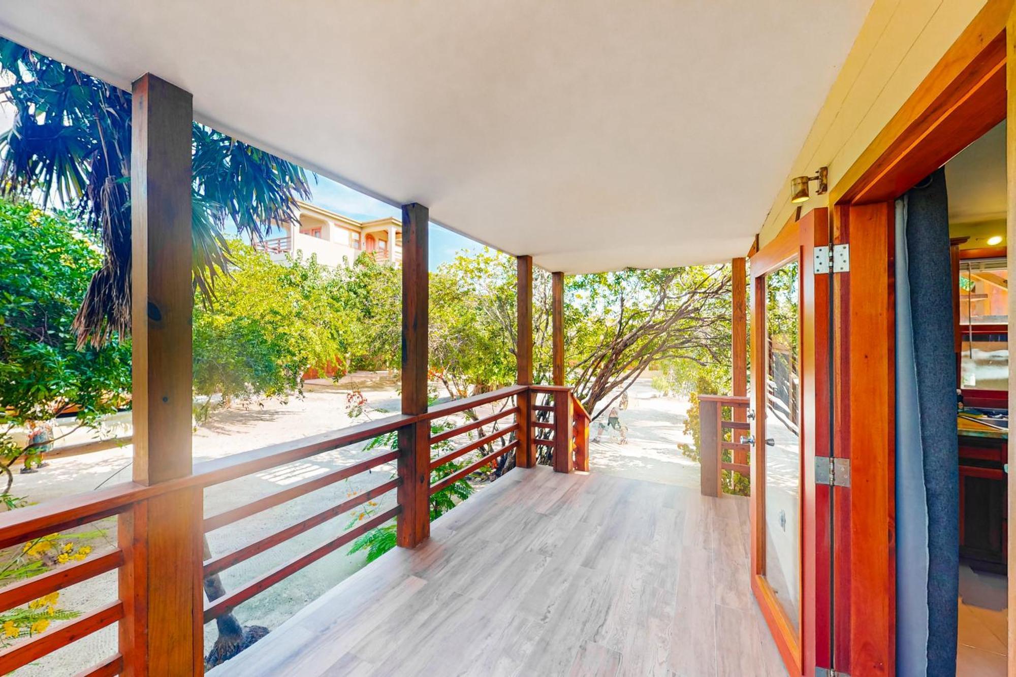 4 At Island Pearl Gold Standard Certified Caye Caulker
