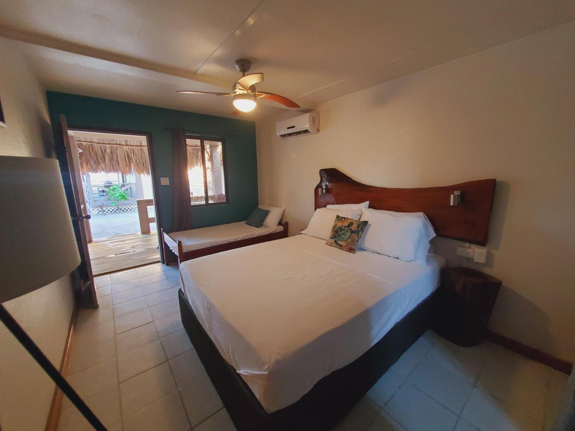Hotel The Bounty Caye Caulker