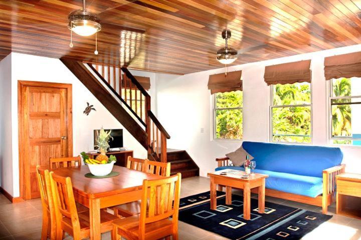 Caribbean Sunrise Holiday home Caye Caulker