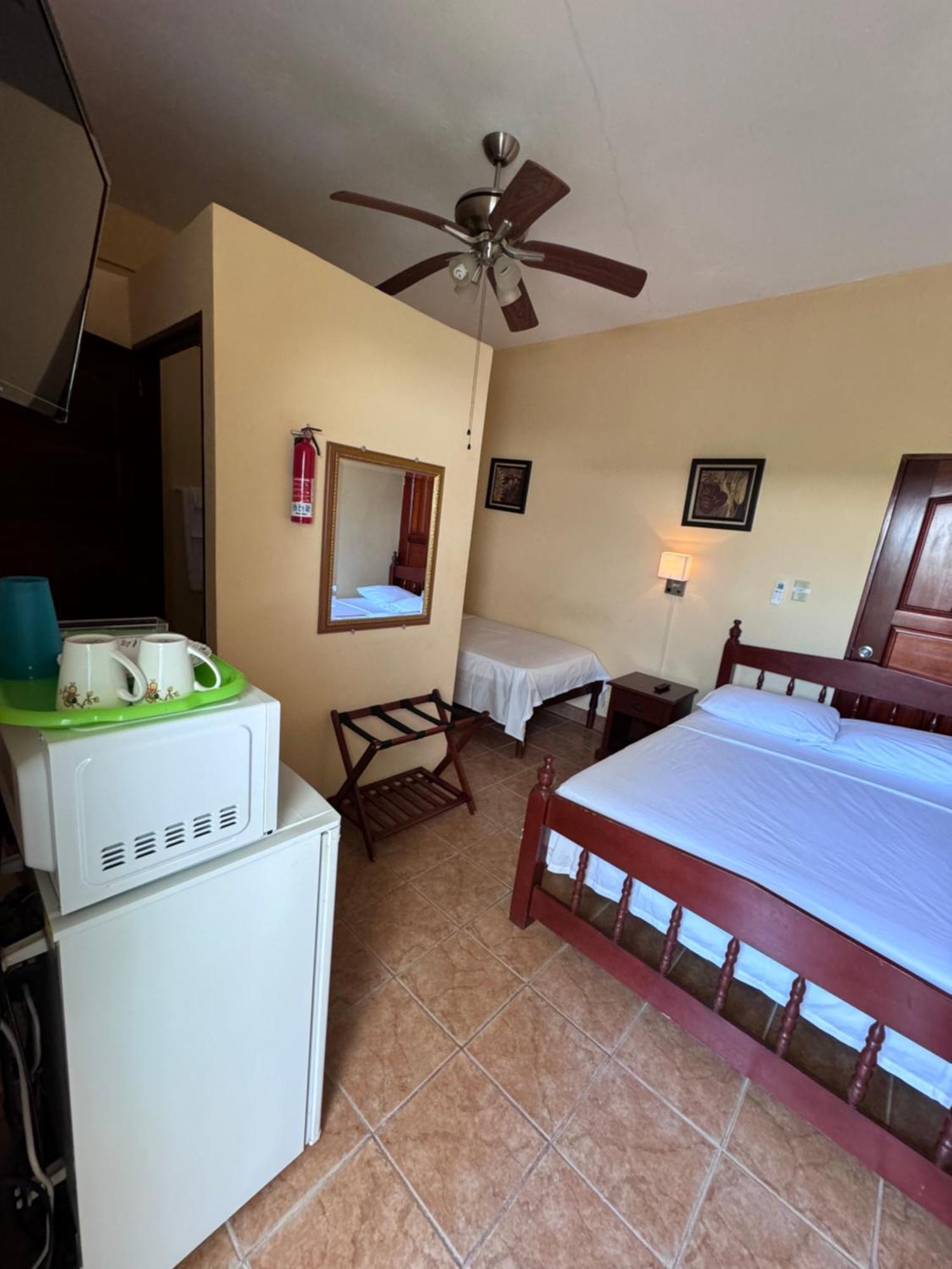 Panchos Aparthotel Caye Caulker