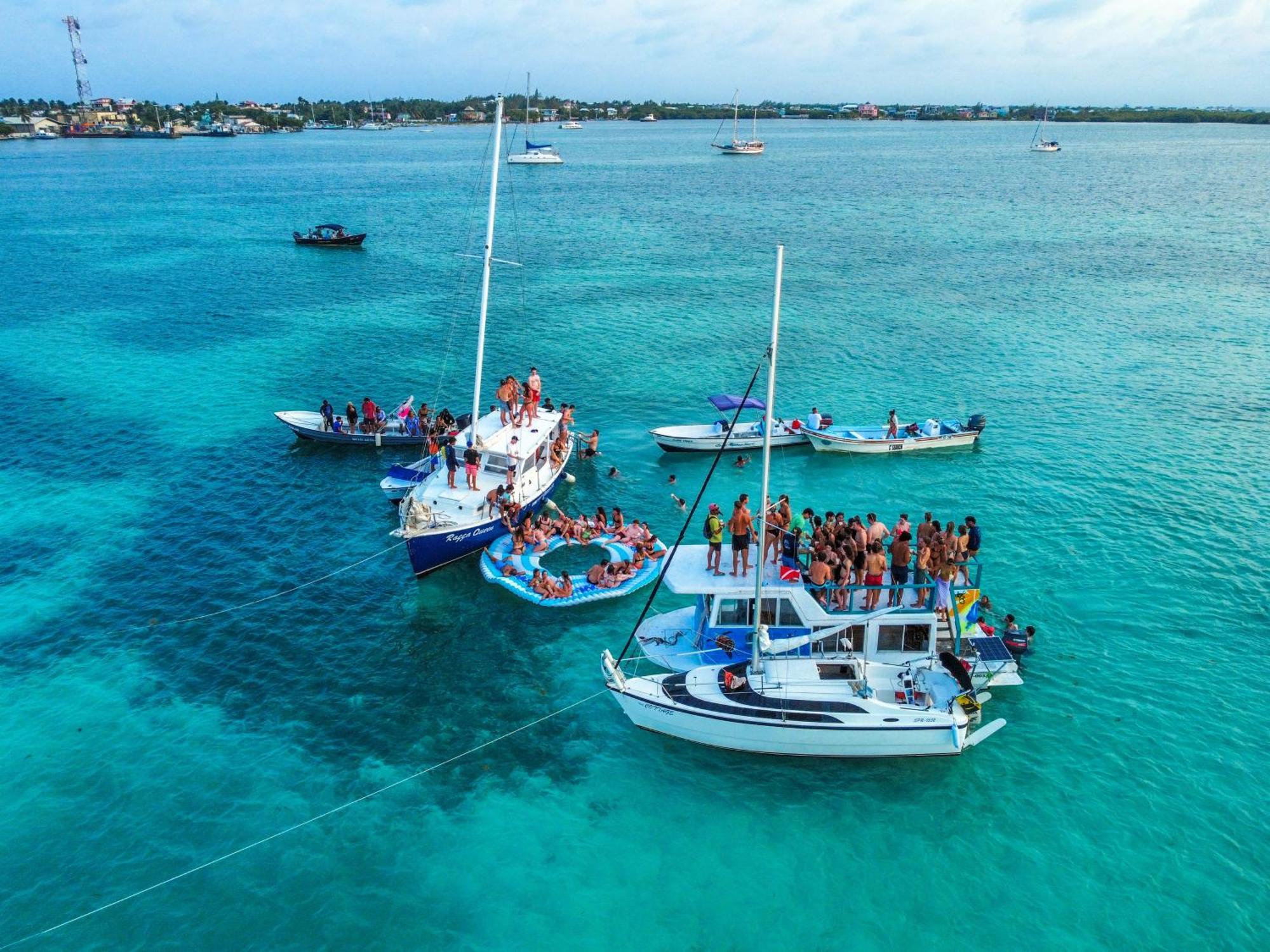 Hidden Treasure Vacation Blue Bay Homestay *