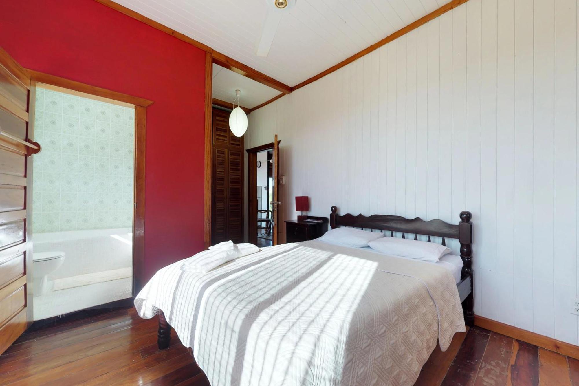 The French Lady - Entire House Aparthotel *