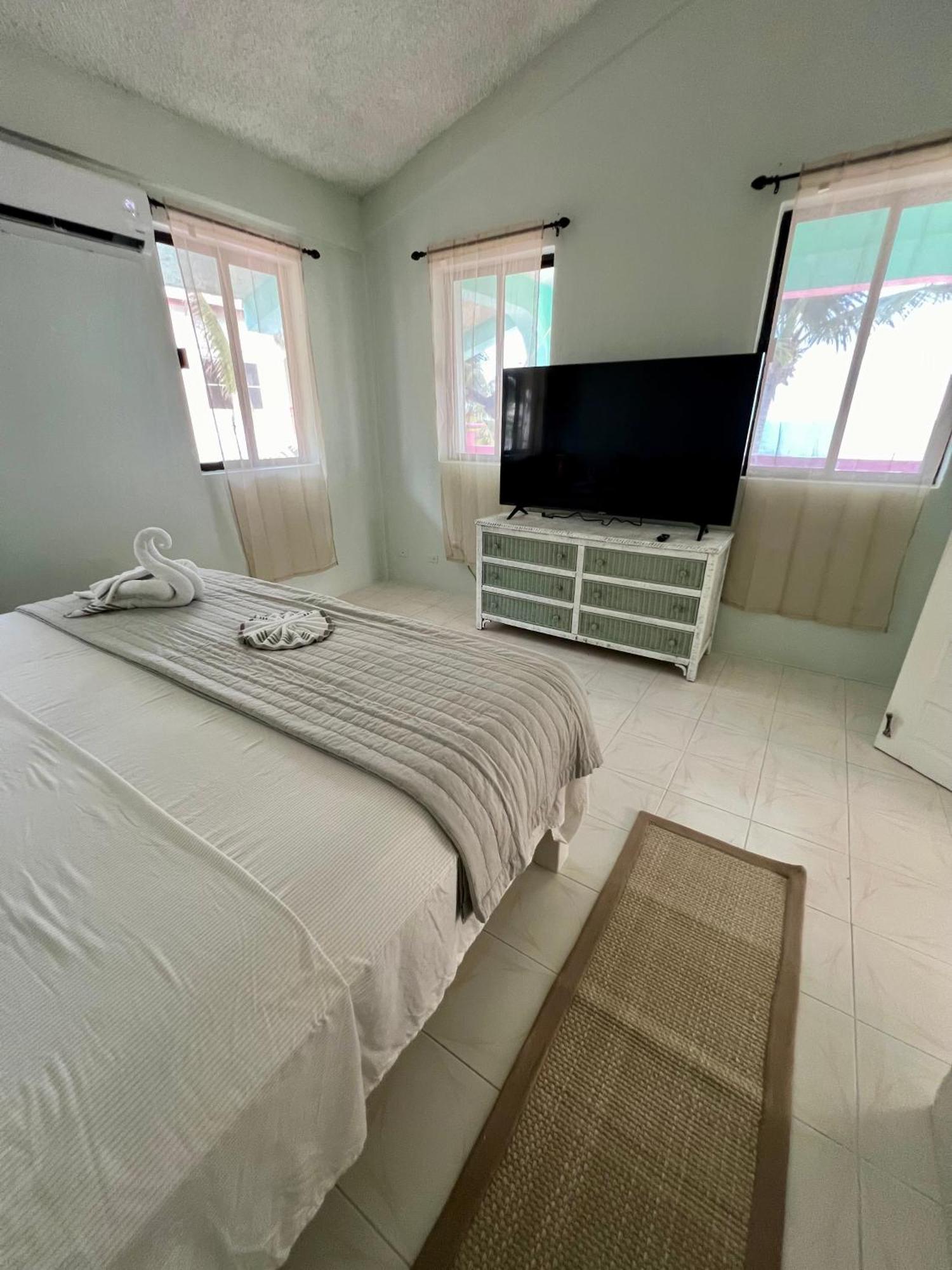 Barefoot Belize * Caye Caulker
