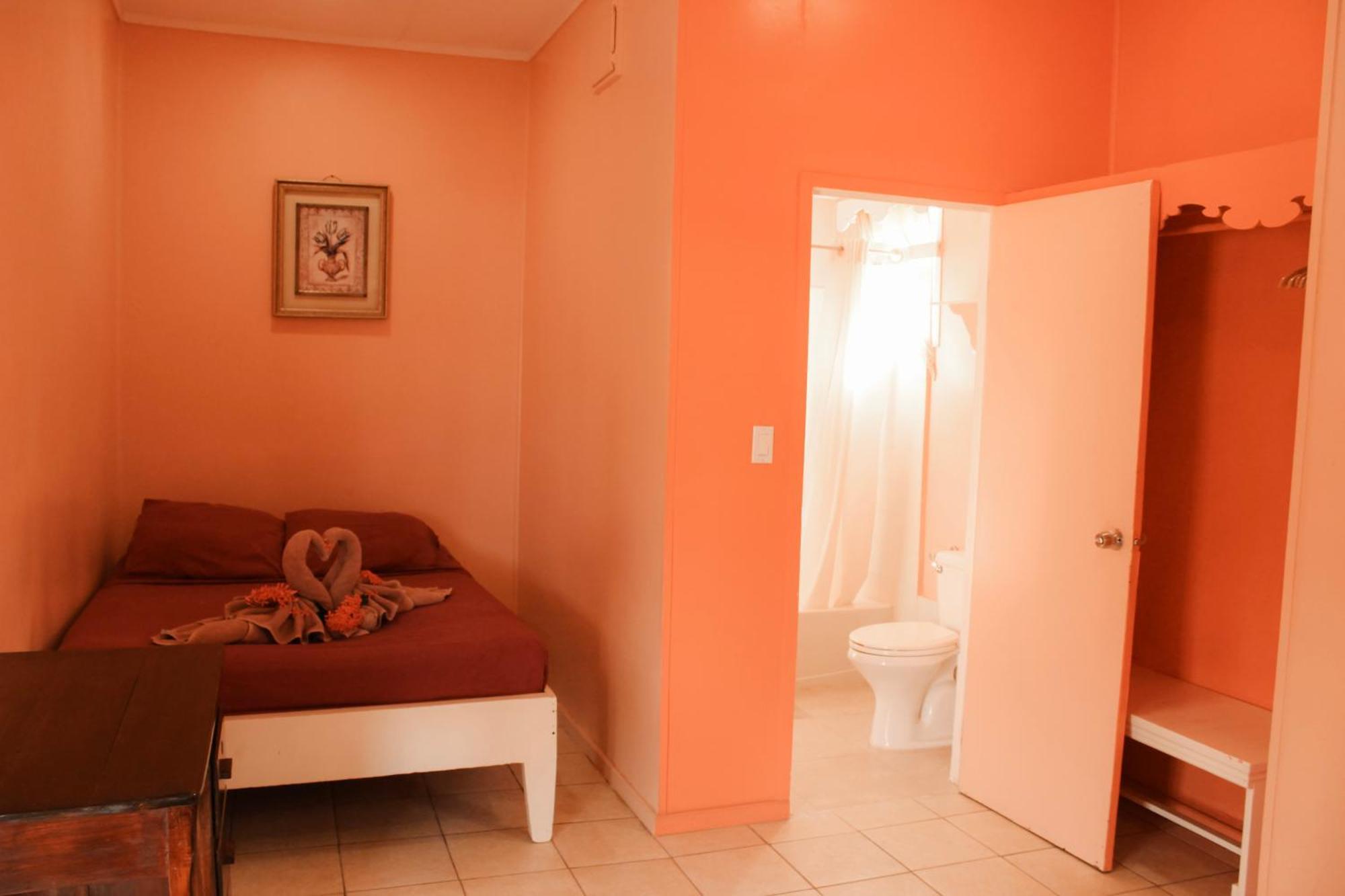 Tropical Paradise Express Hotel Caye Caulker