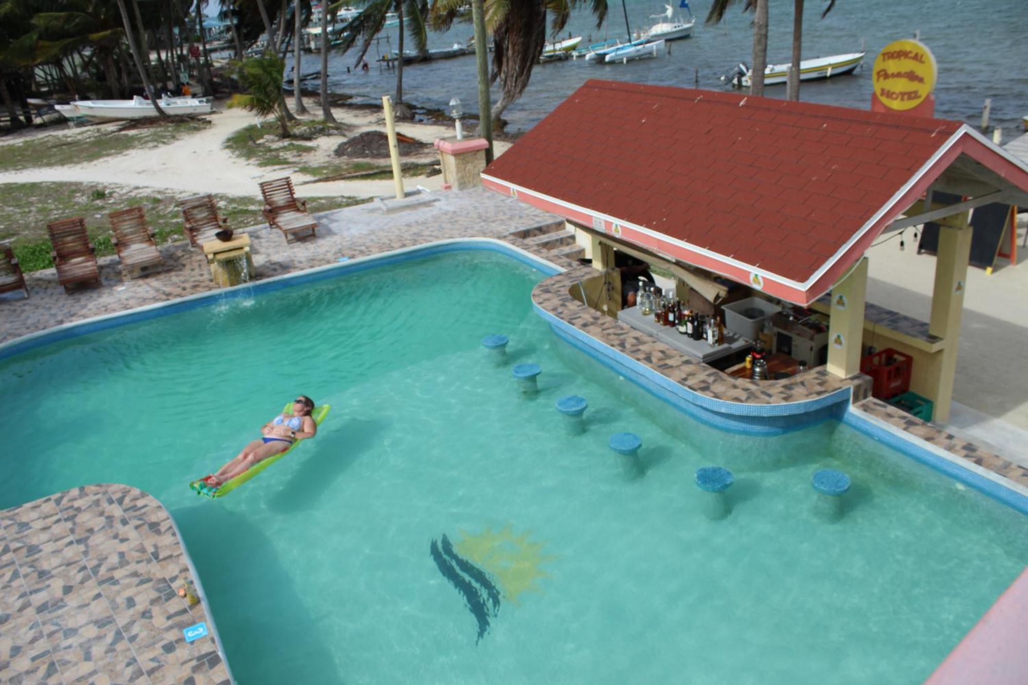 Tropical Paradise Express Hotel *