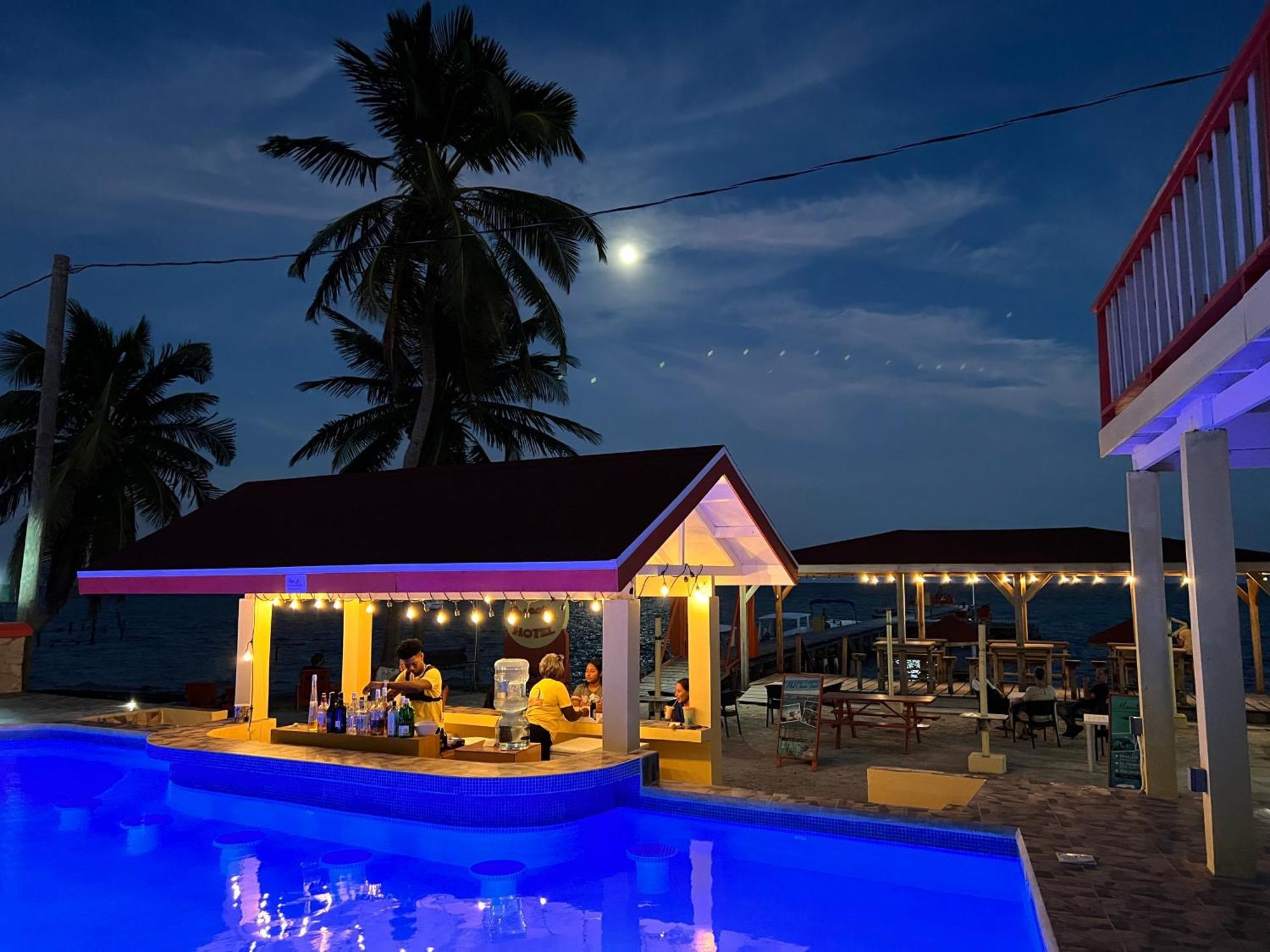 Tropical Paradise Express Caye Caulker