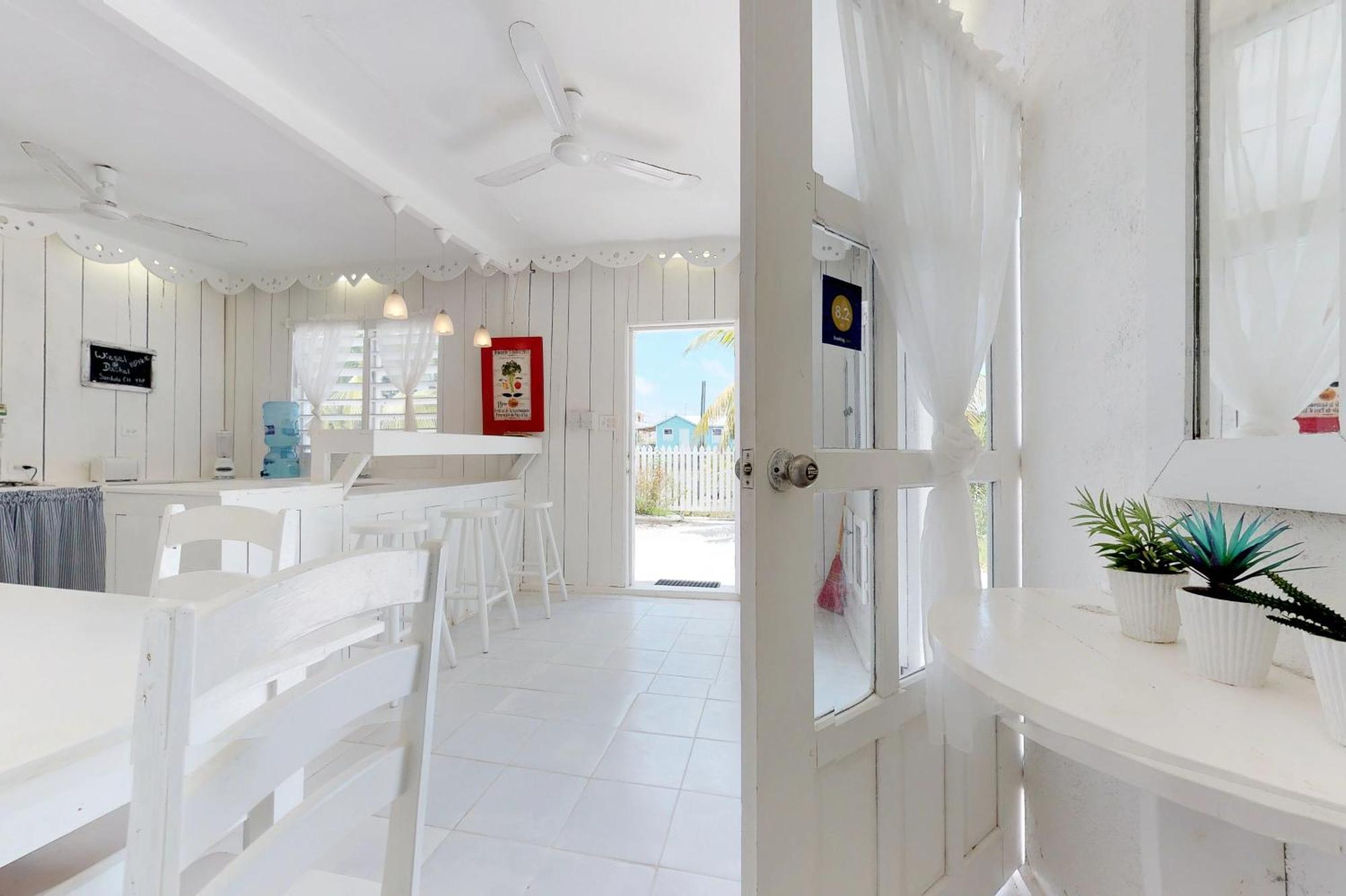 The French Lady - Entire House * Caye Caulker