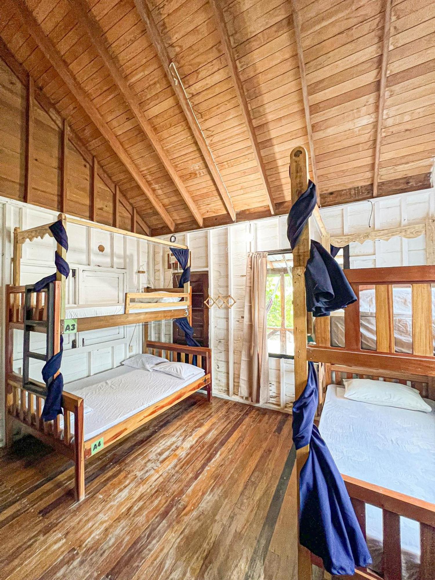 Bella's Backpackers Hostel *