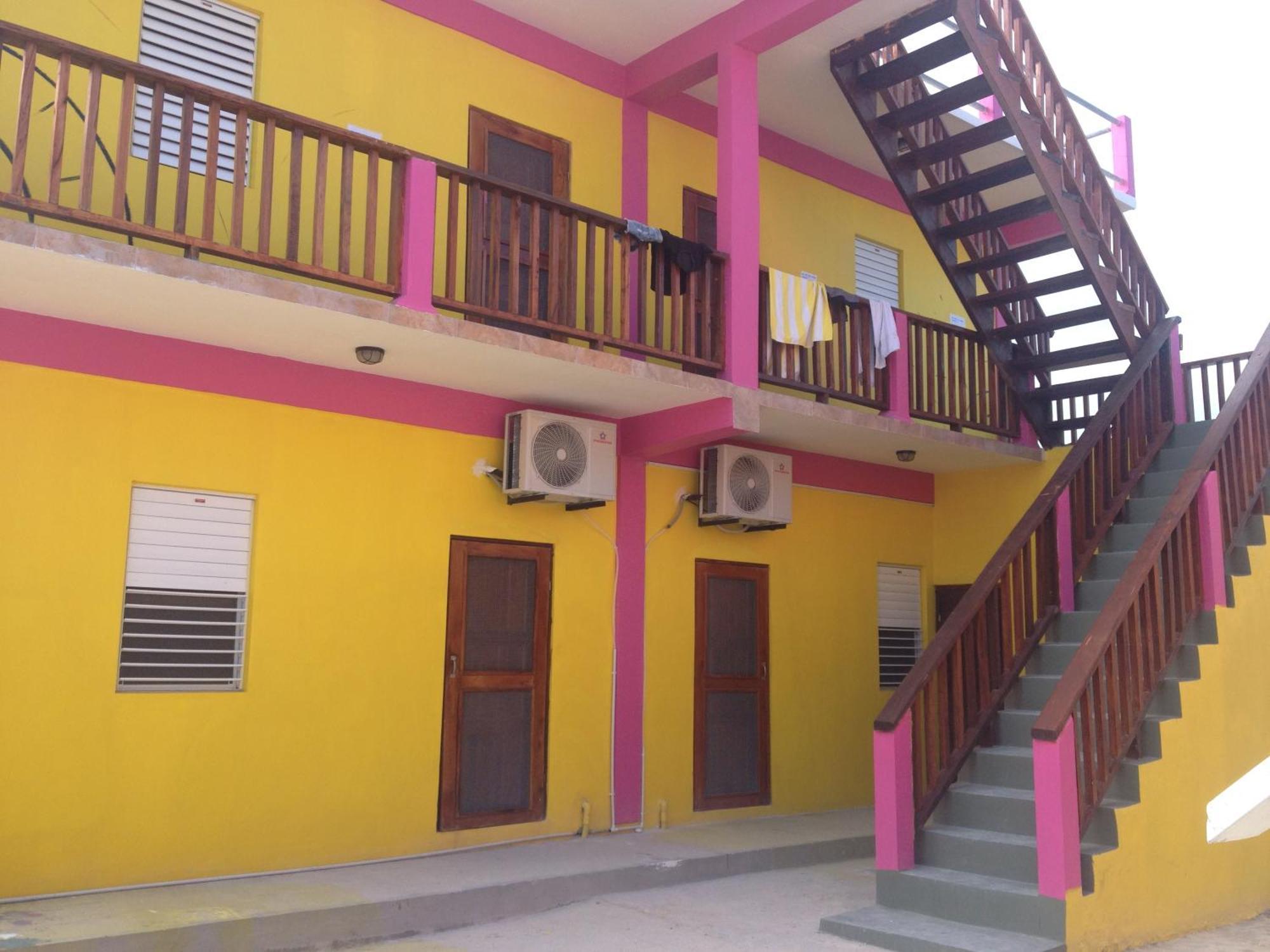 Travellers Palm Backpackers Albergue Caye Caulker