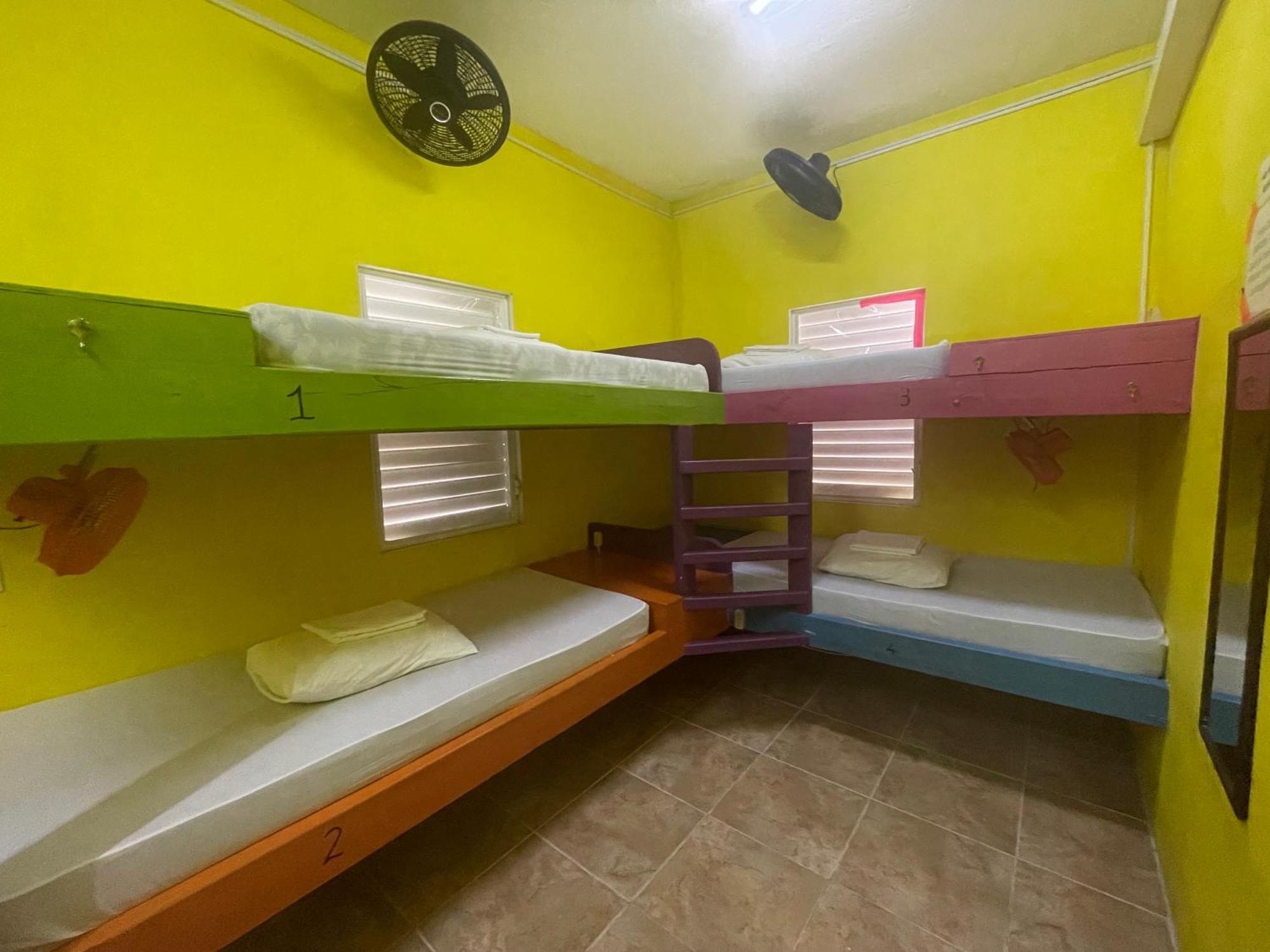 Albergue Travellers Palm Backpackers *