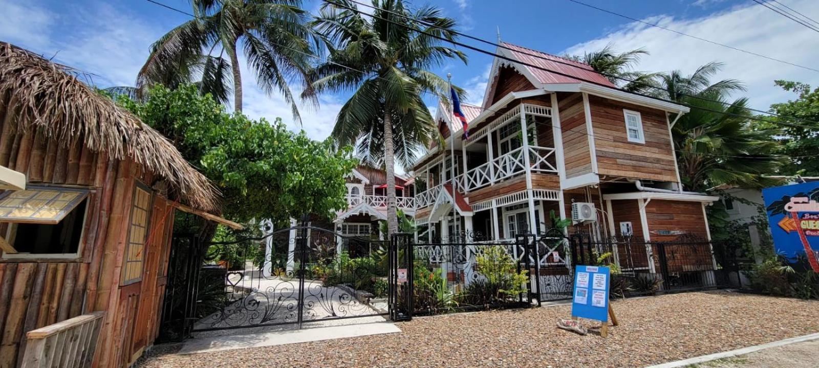 Boutique 4 Caye Caulker