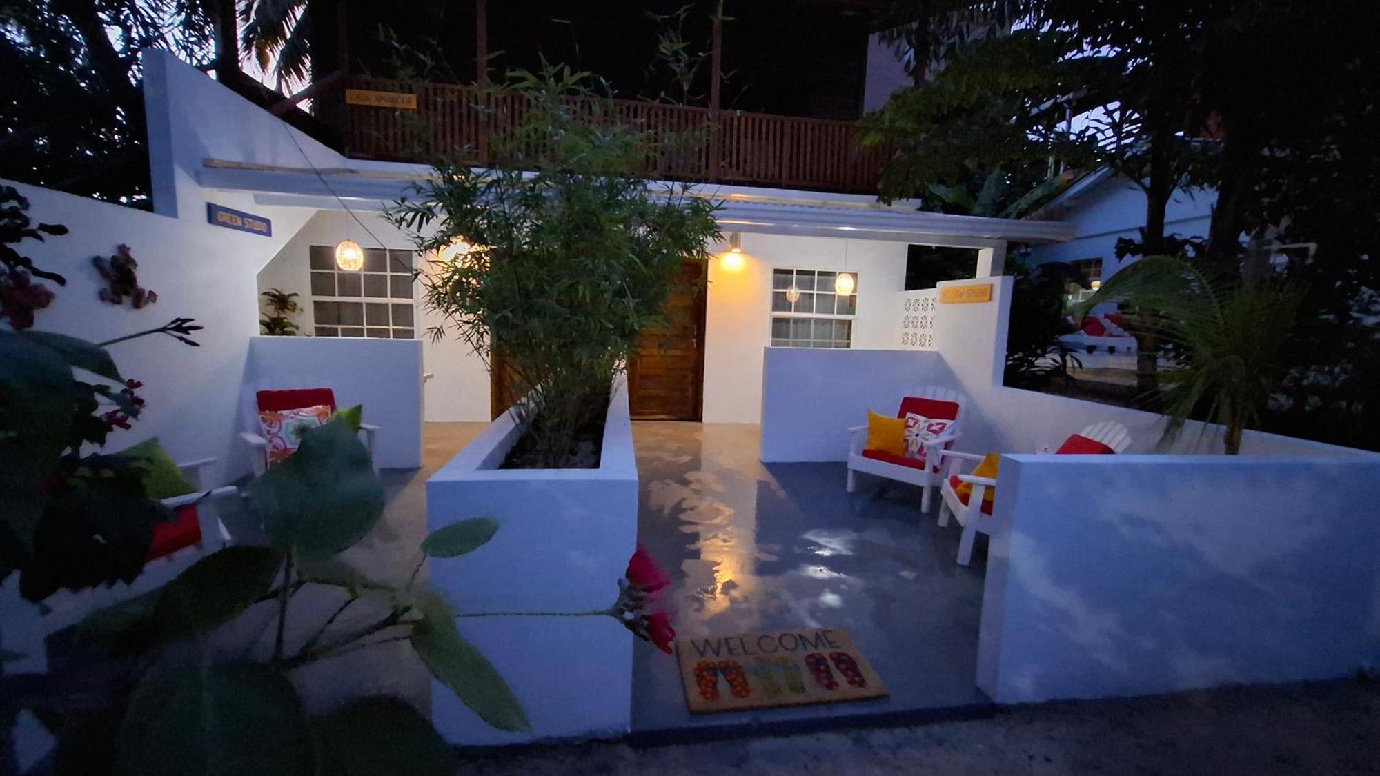 Amanda's Place Yellow - Pool And Tropical Garden Apartamento
