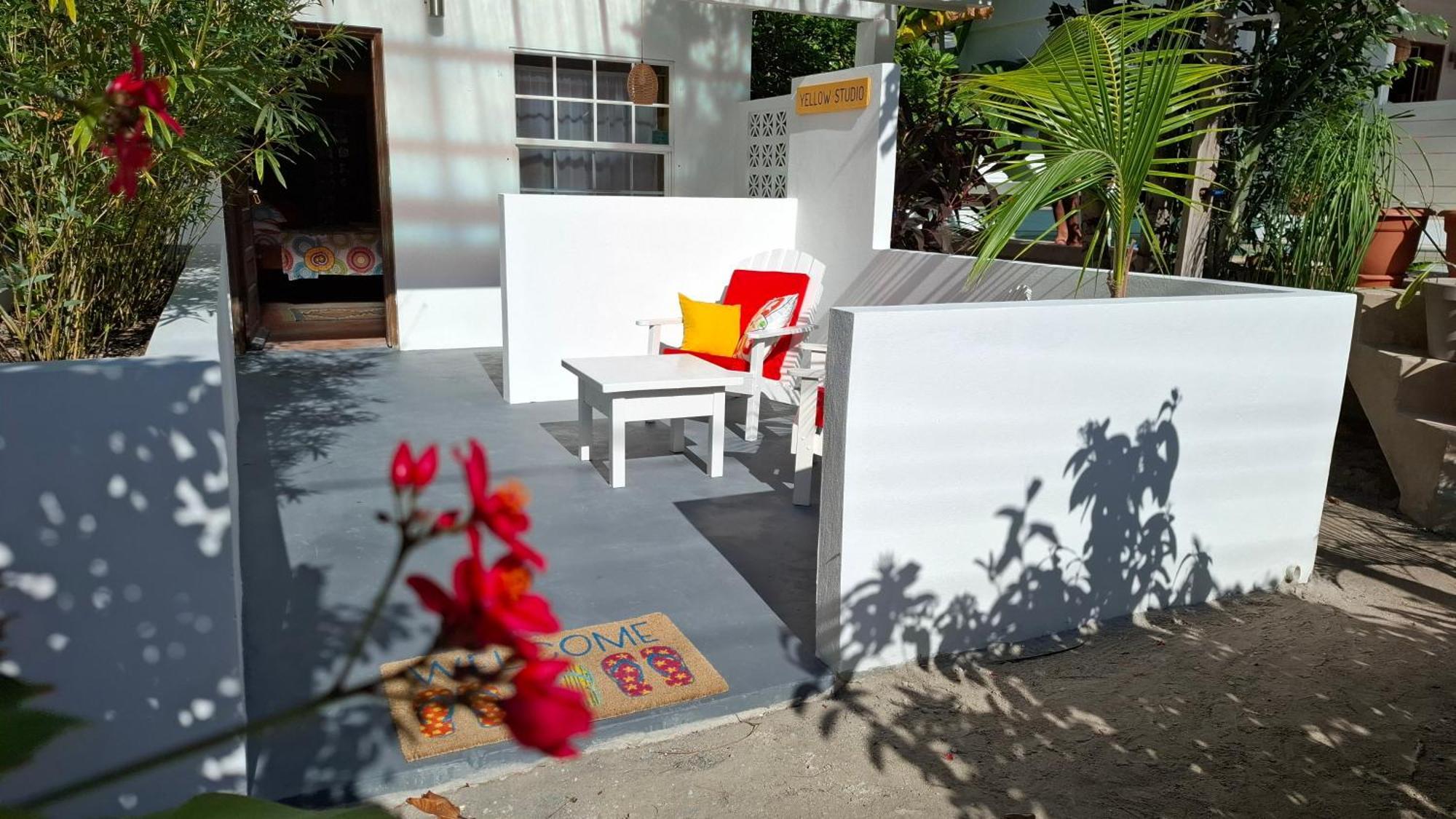 Amanda's Place Yellow - Pool And Tropical Garden Apartamento