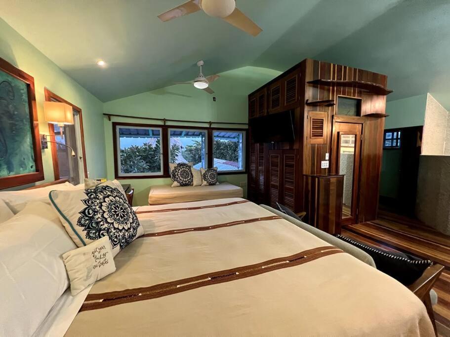 Caribbean Pavelmendoza At Ma Il Com Cayo Caulker