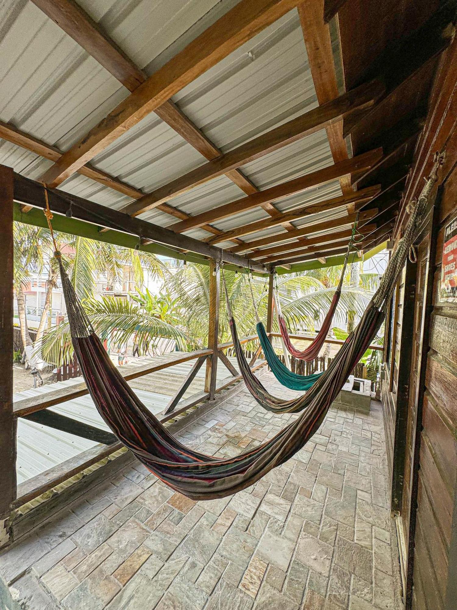 Bella's Backpackers * Caye Caulker
