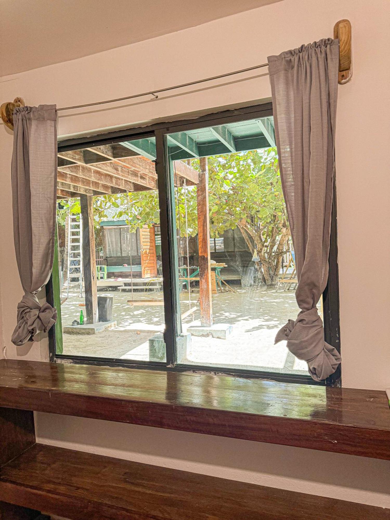 Bella's Backpackers Hostel Caye Caulker