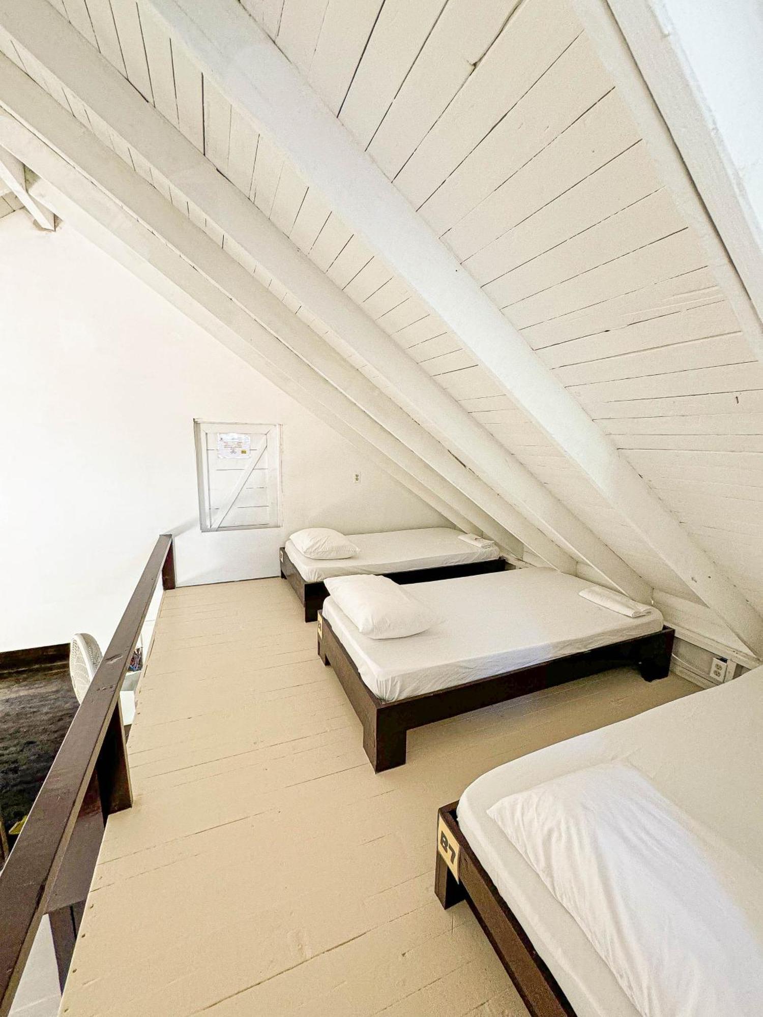 Hostel Bella's Backpackers Caye Caulker