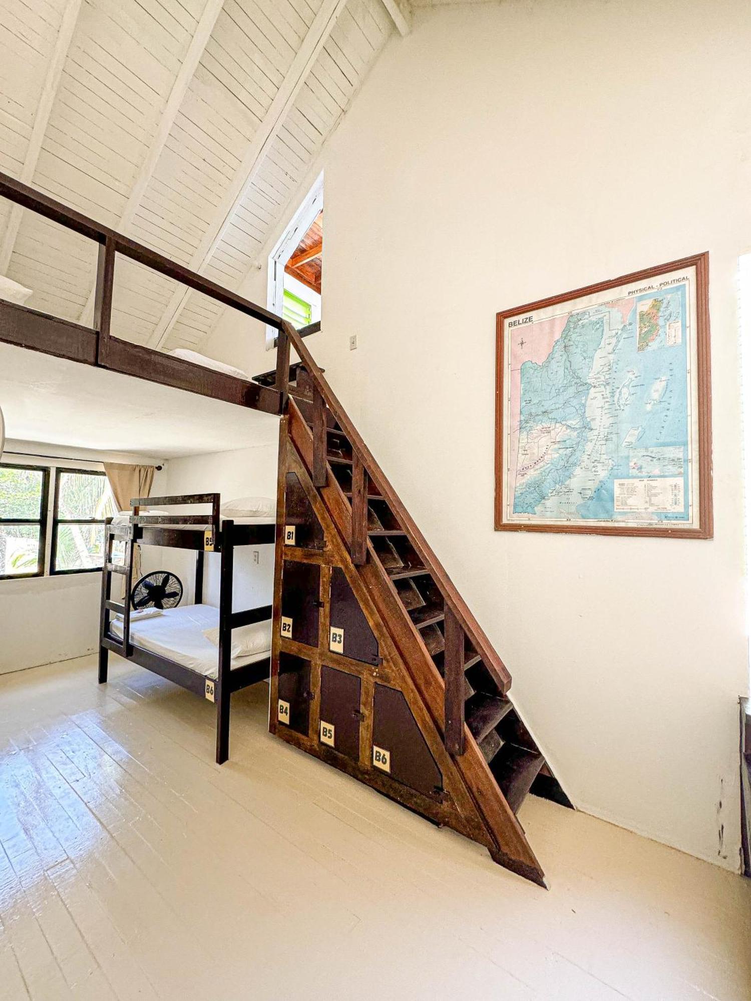 Bella's Backpackers *