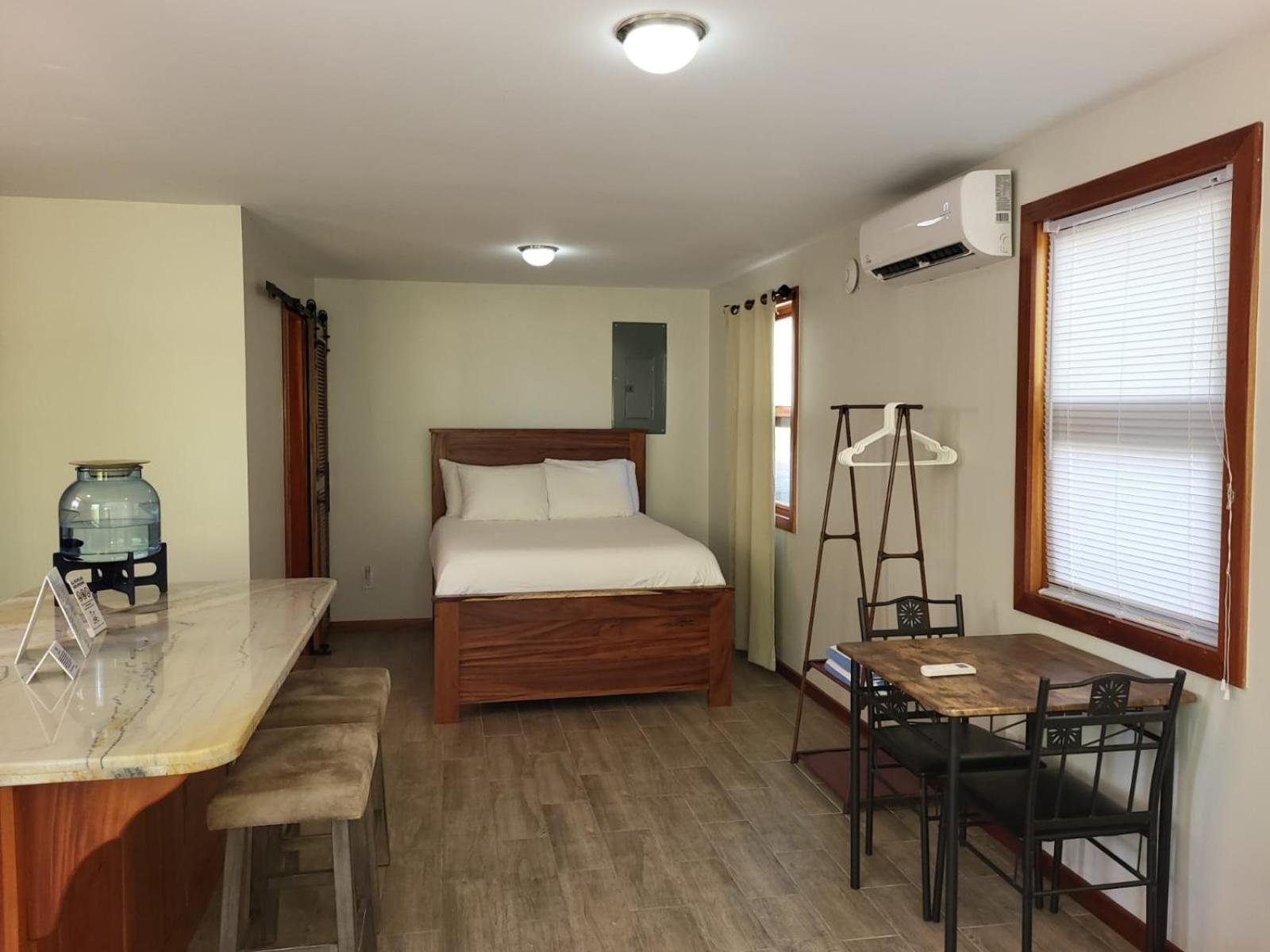 4 At Island Pearl Gold Standard Certified * Caye Caulker
