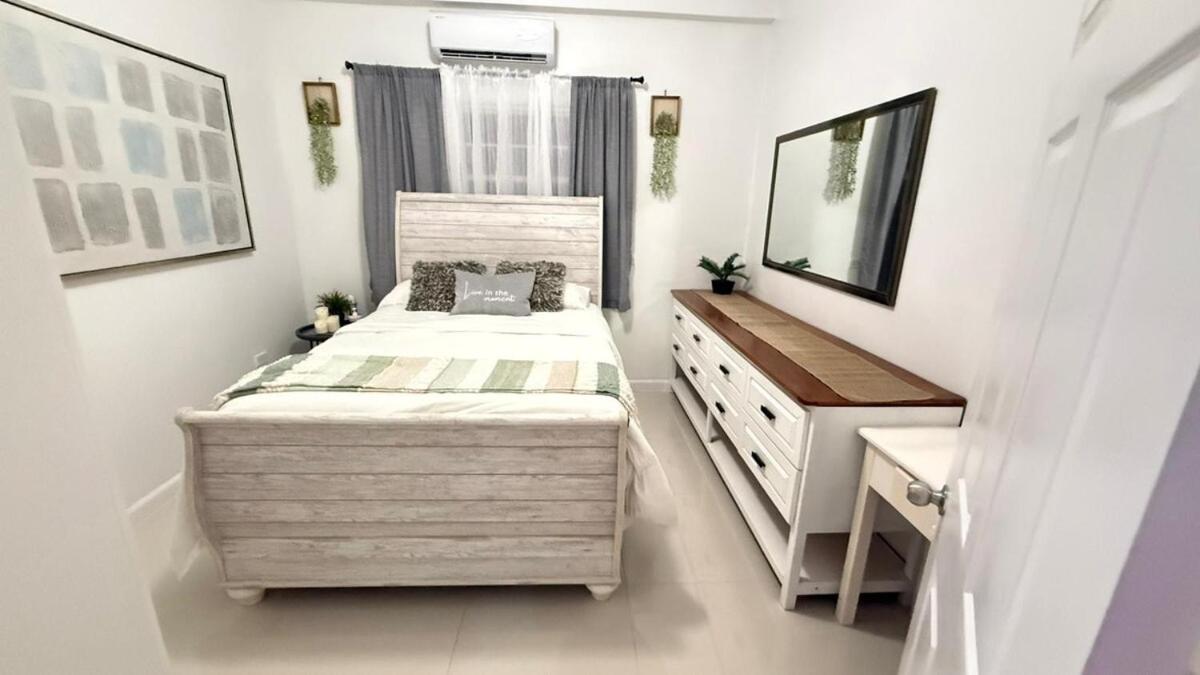 2b 2b Modern Centrally Located Ac Seafront Caye Caulker