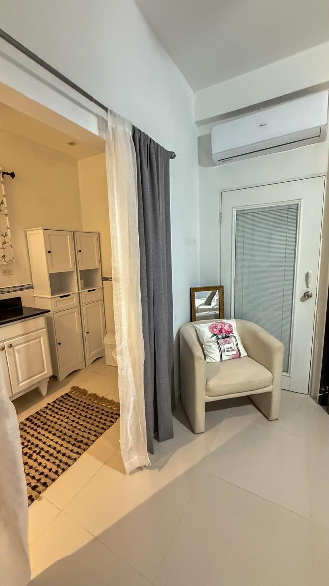 2b 2b Modern Centrally Located Ac Seafront Apartment