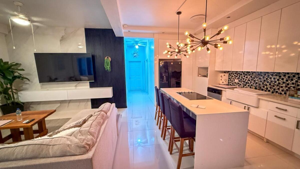 2b 2b Modern Centrally Located Ac Seafront Apartment Caye Caulker