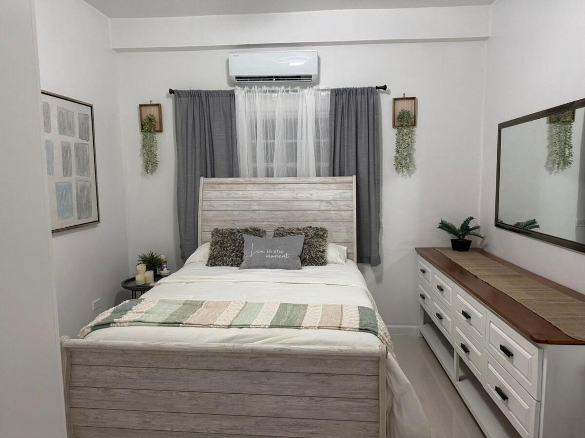 2b 2b Modern Centrally Located Ac Seafront Caye Caulker