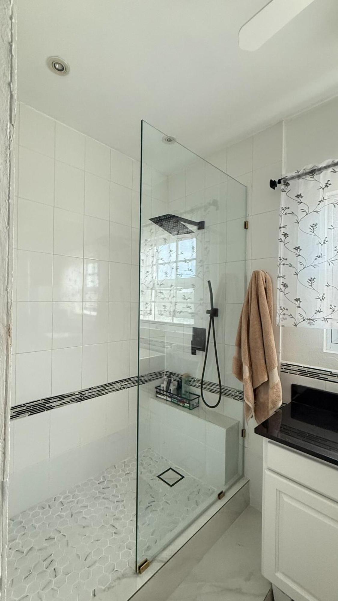 2b 2b Modern Centrally Located Ac Seafront *