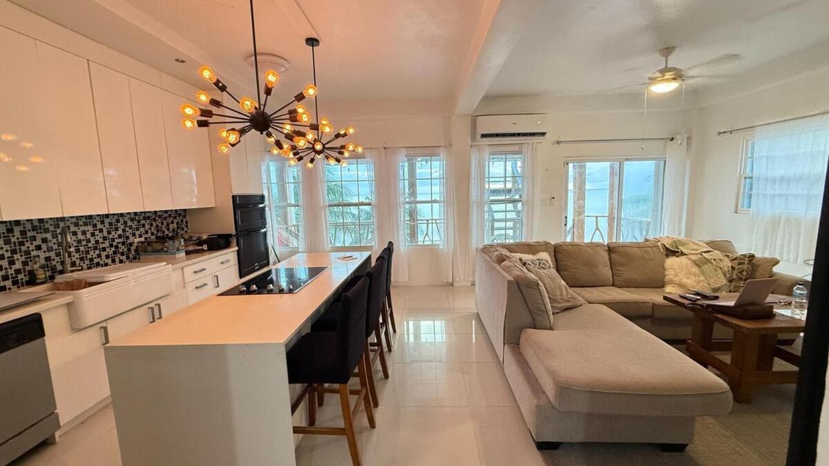2b 2b Modern Centrally Located Ac Seafront * Caye Caulker