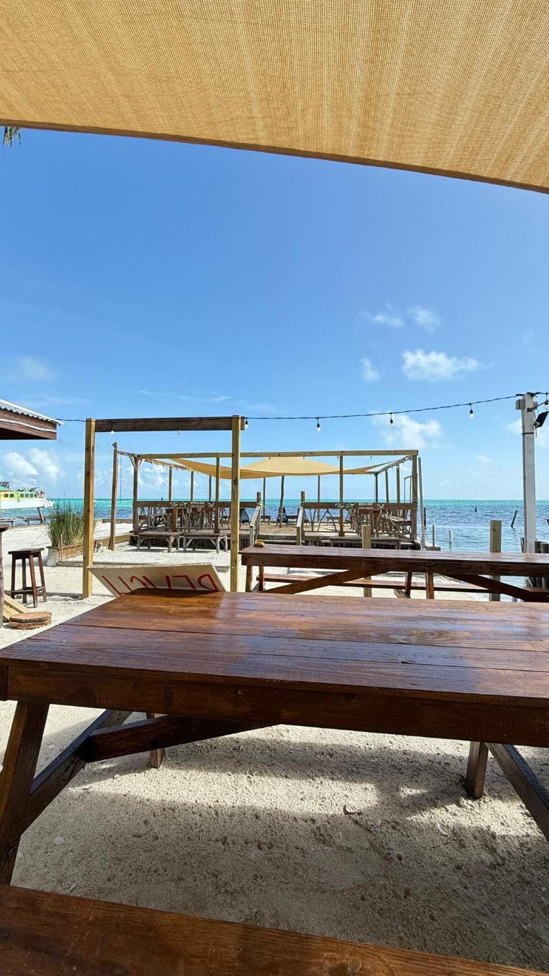 2b 2b Modern Centrally Located Ac Seafront