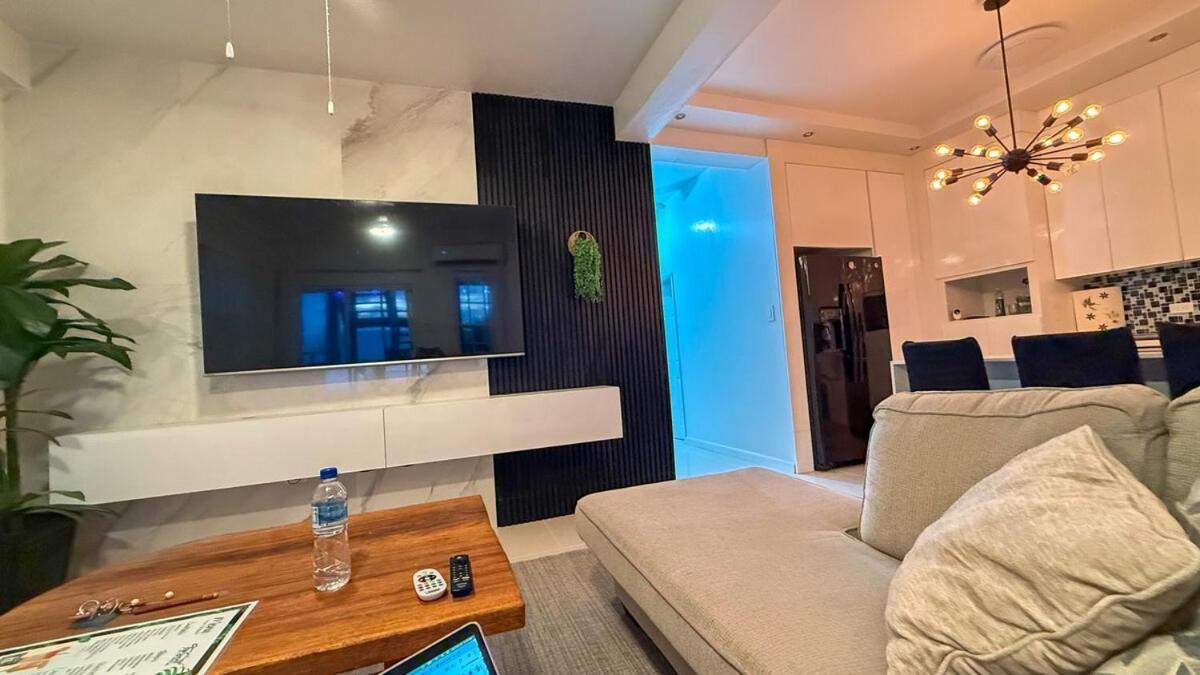 2b 2b Modern Centrally Located Ac Seafront Apartment