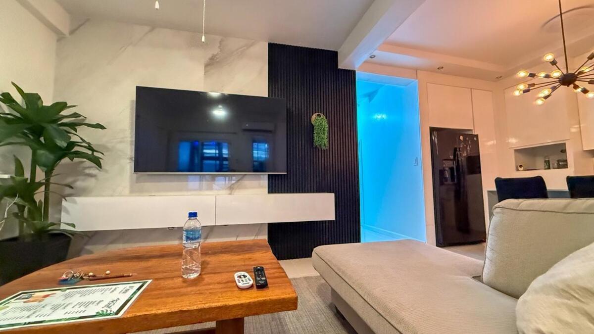 2b 2b Modern Centrally Located Ac Seafront Apartment Caye Caulker