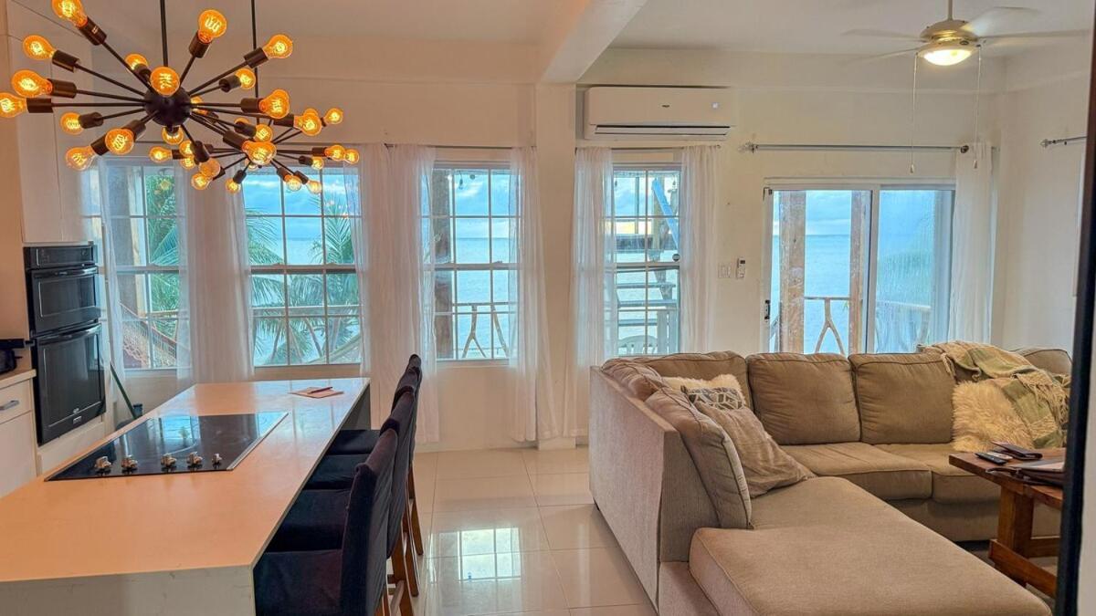 2b 2b Modern Centrally Located Ac Seafront *