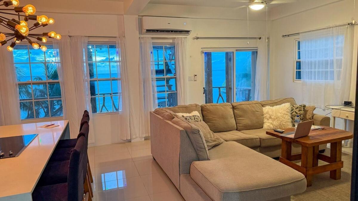 2b 2b Modern Centrally Located Ac Seafront *