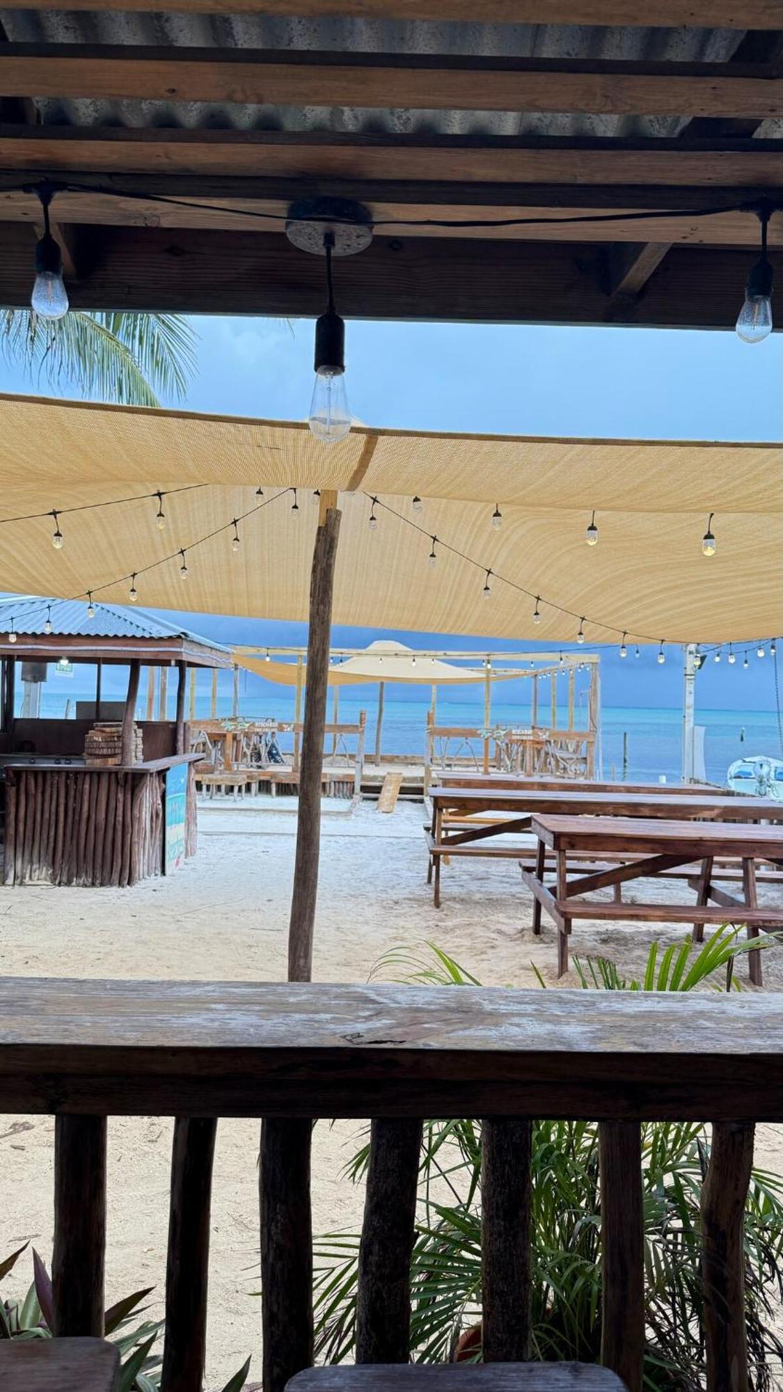 2b 2b Modern Centrally Located Ac Seafront