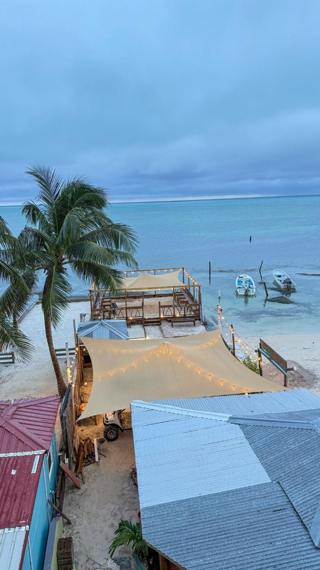 2b 2b Modern Centrally Located Ac Seafront Apartment