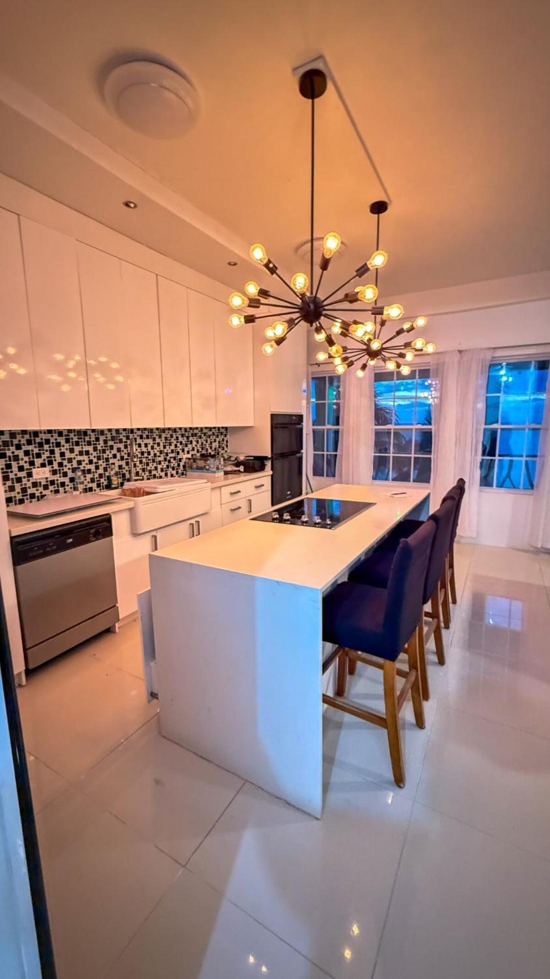 2b 2b Modern Centrally Located Ac Seafront *