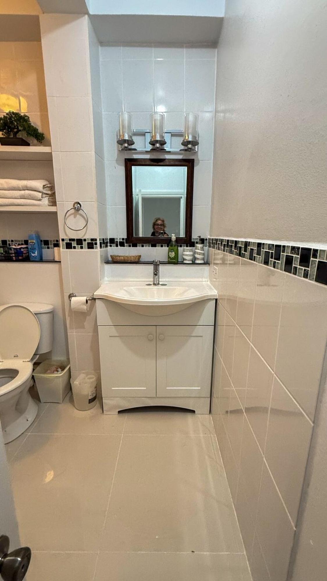 2b 2b Modern Centrally Located Ac Seafront * Caye Caulker