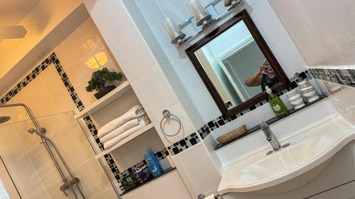 Apartment 2b 2b Modern Centrally Located Ac Seafront