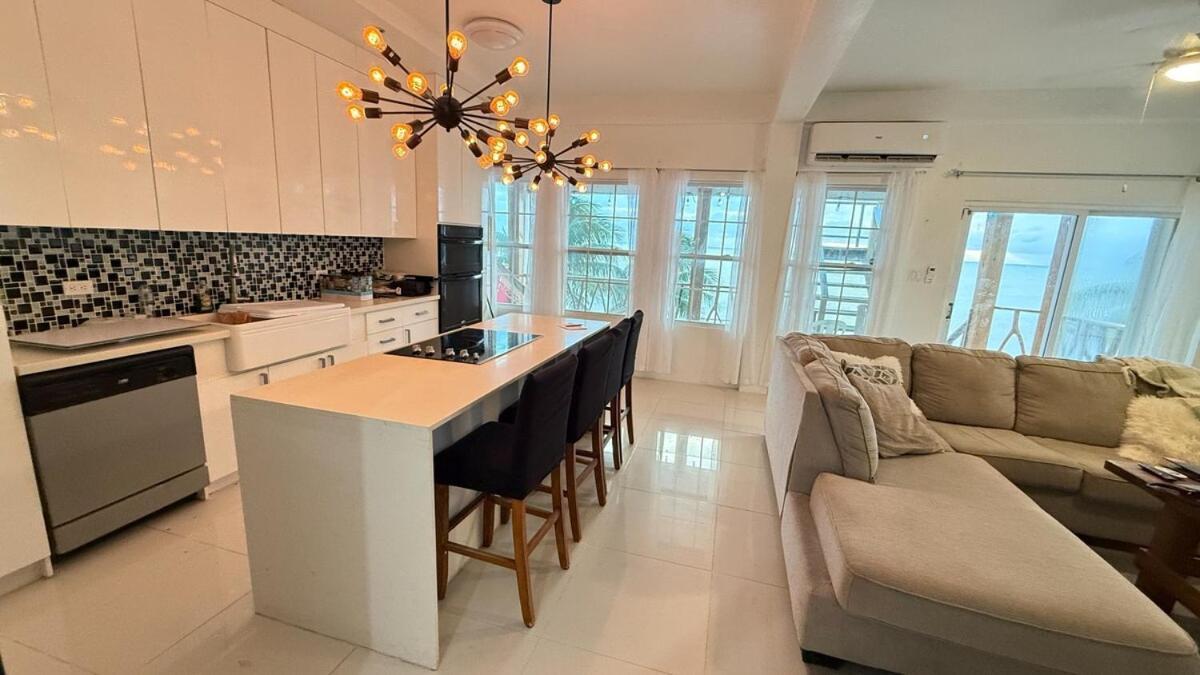 Apartment 2b 2b Modern Centrally Located Ac Seafront *