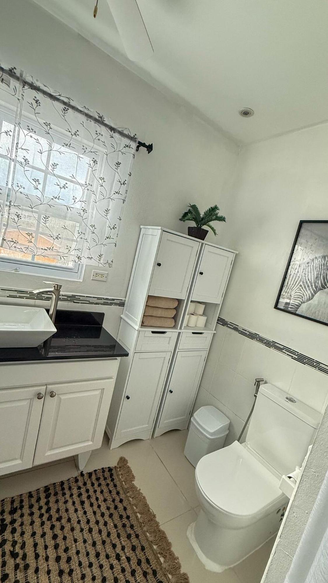 Apartment 2b 2b Modern Centrally Located Ac Seafront *