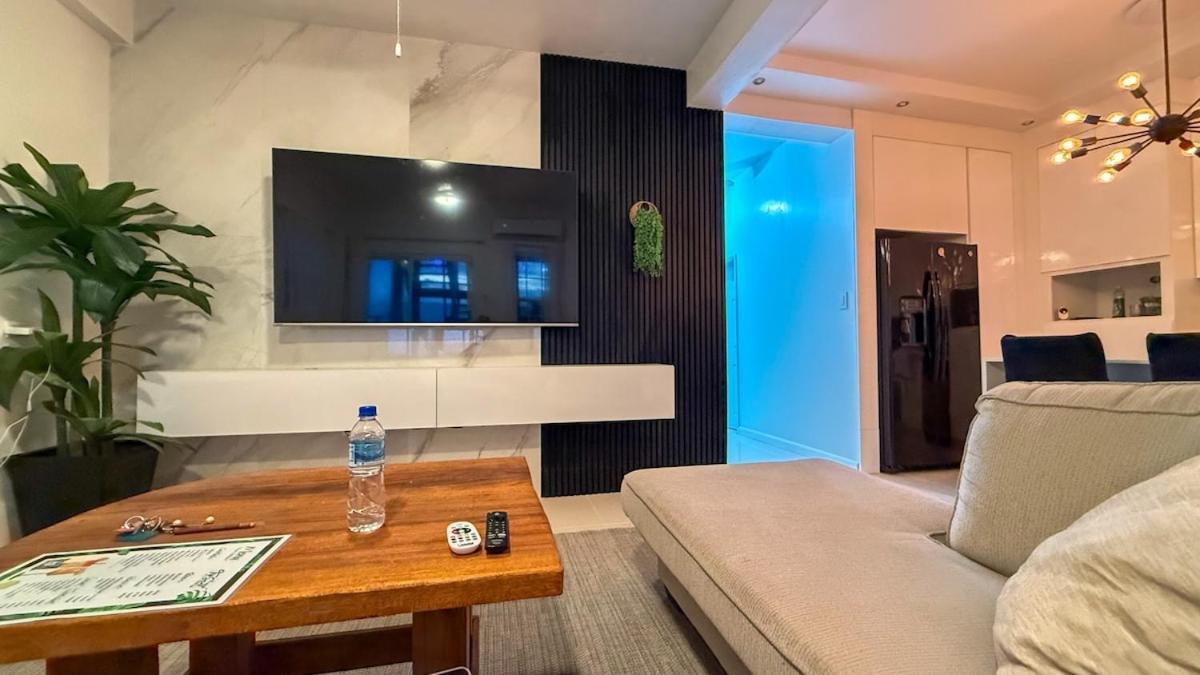 2b 2b Modern Centrally Located Ac Seafront * Caye Caulker