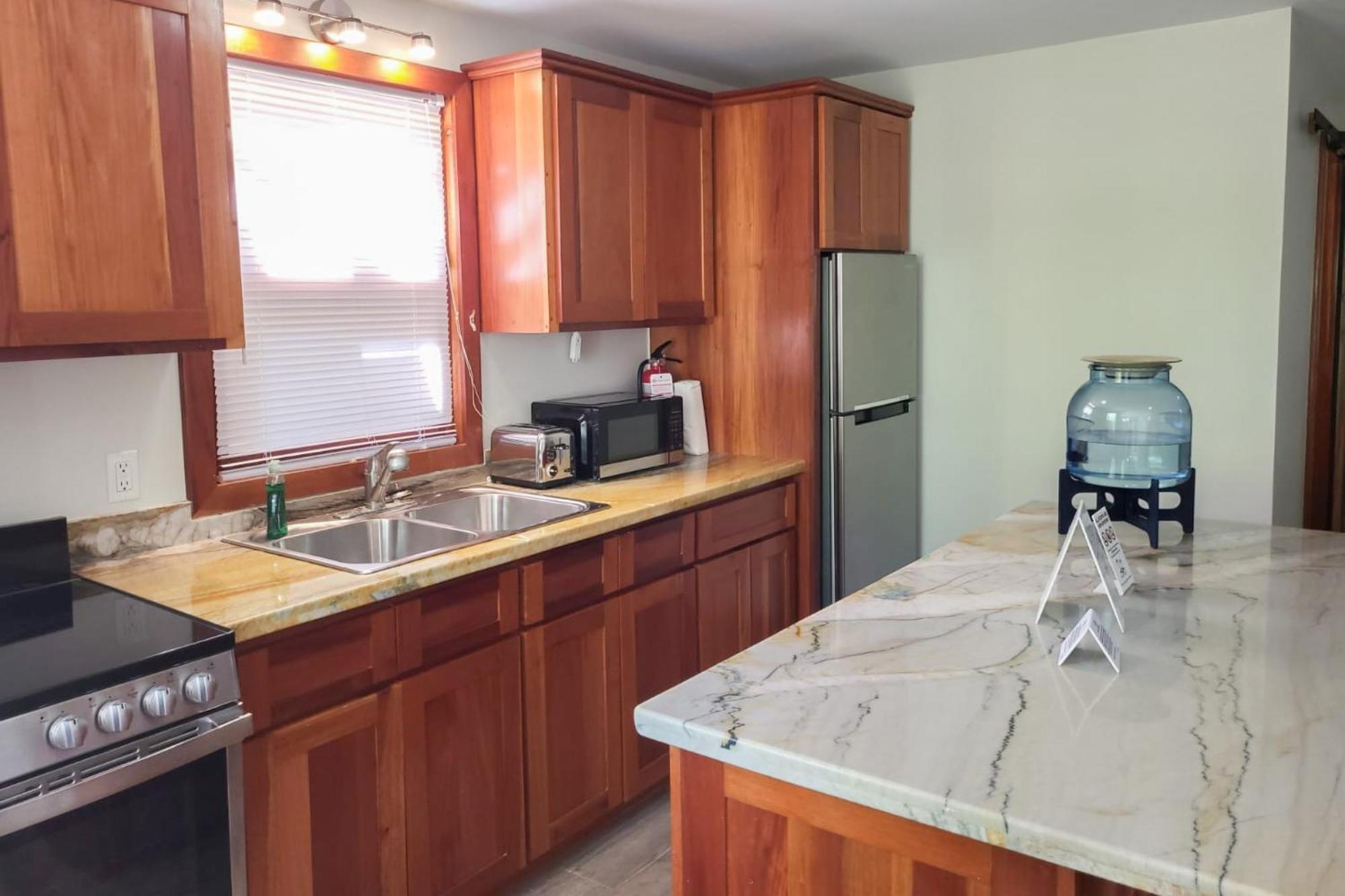 5 At Island Pearl Gold Standard Certified * Caye Caulker