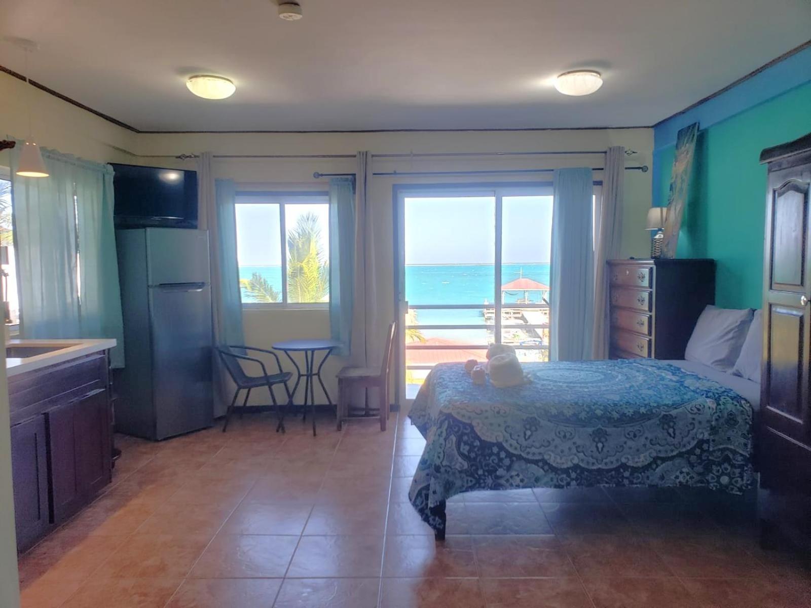 Club At Popeyes * Cayo Caulker