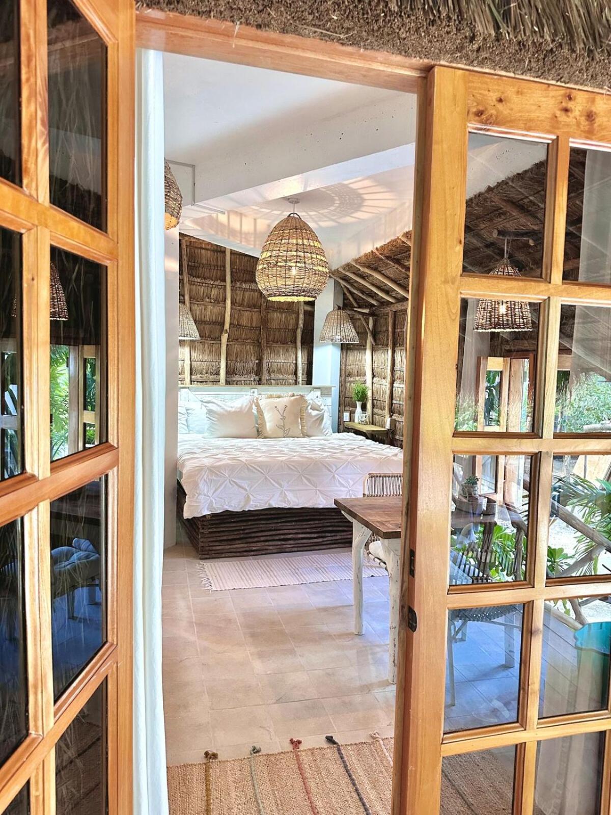 Shipwreck Cove Guest house *