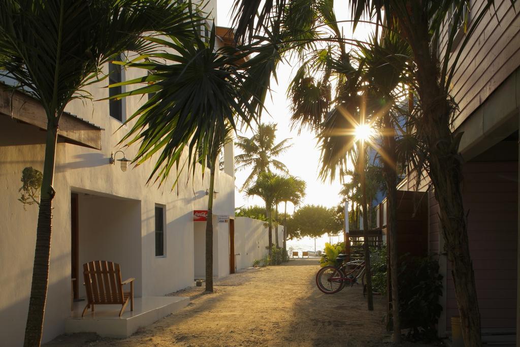 Weezie's Ocean Front And Garden Hotel