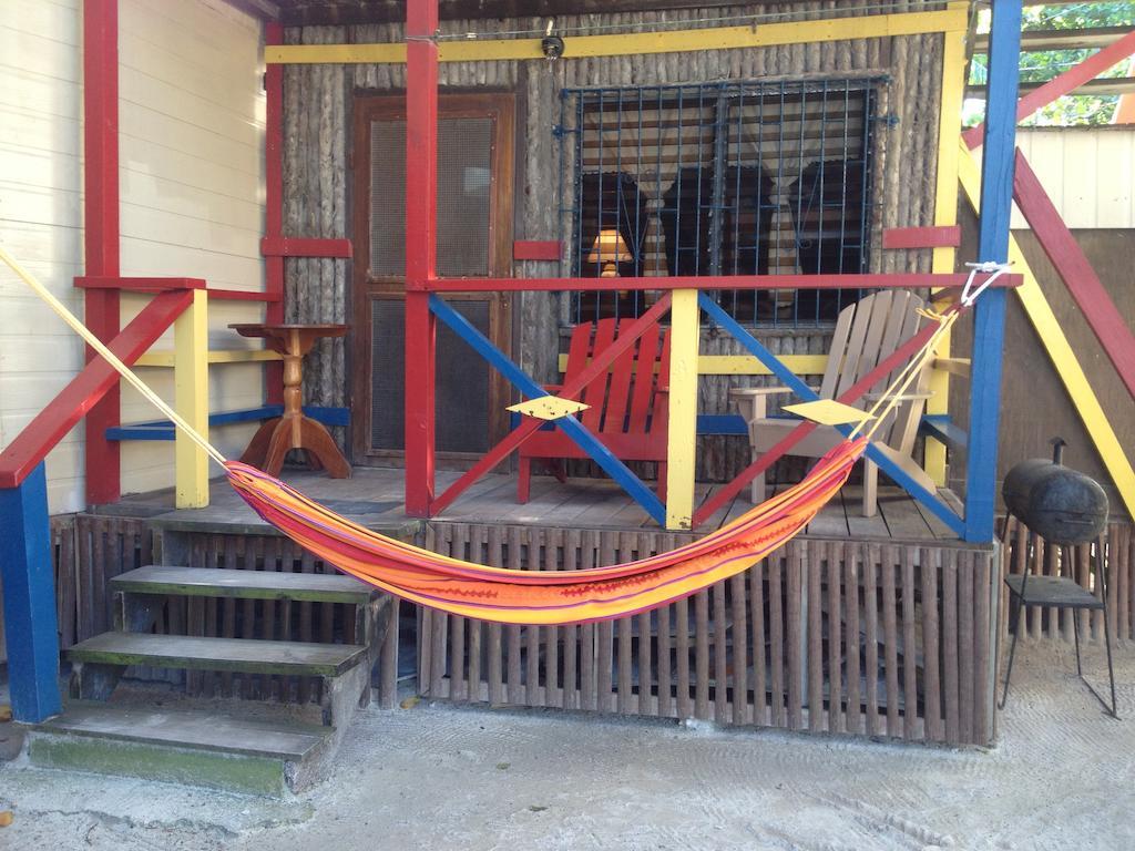 De Real Macaw Caye Caulker