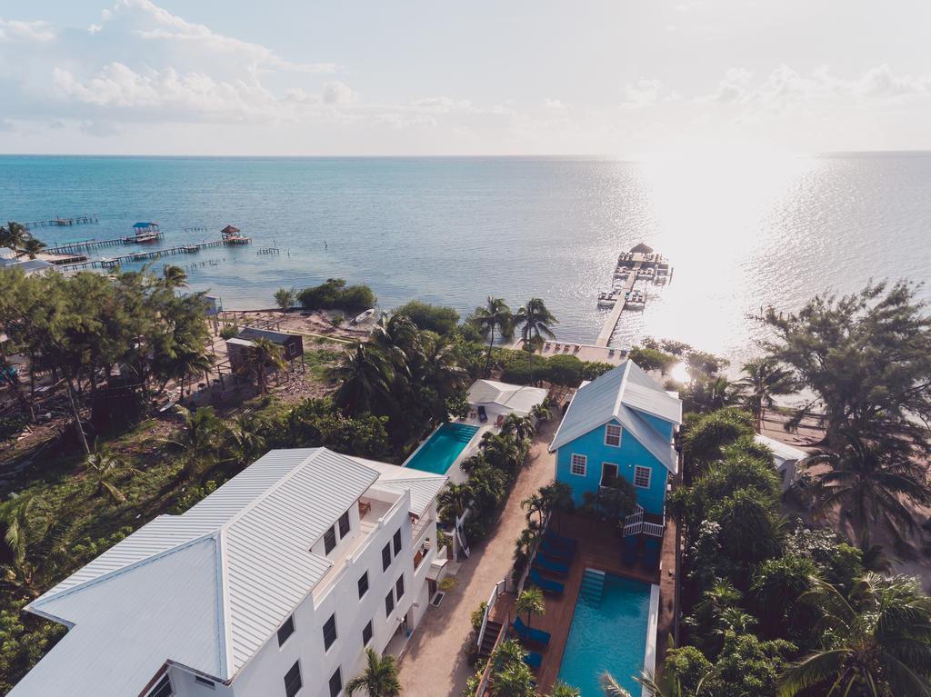 Hotel Weezie's Ocean Front And Garden
