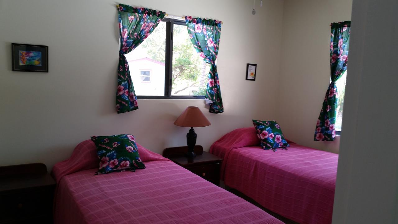 Barefoot Belize * Caye Caulker