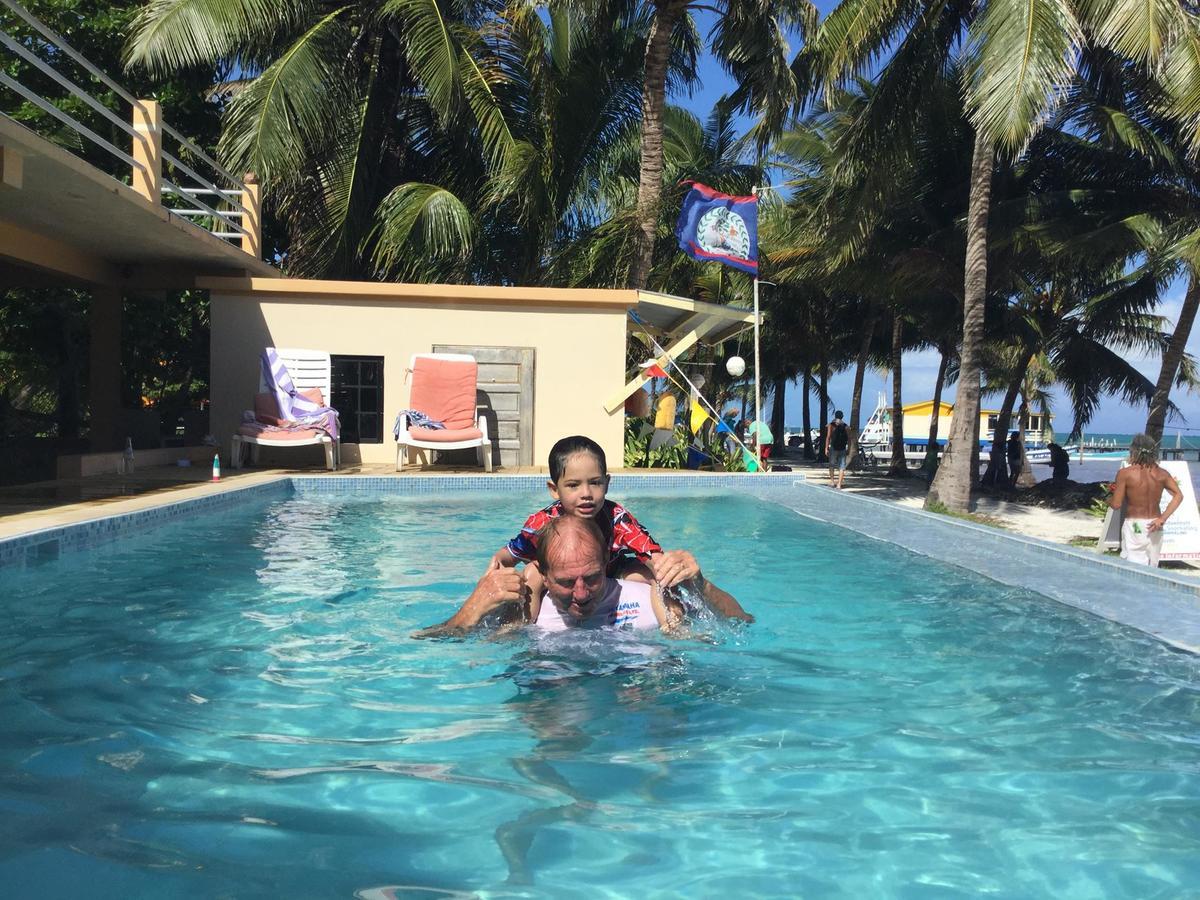Popeyes Beach Caye Caulker Hostel